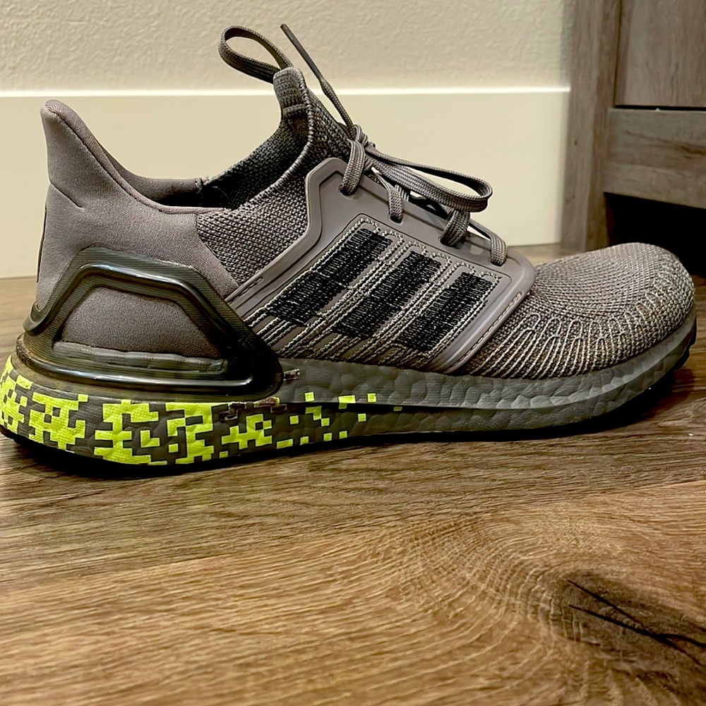 Selling these brand new UltraBoost 20 Grey Digital size 9 worn once.